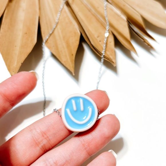 Smiley face necklace N117 - Picture 3 of 4